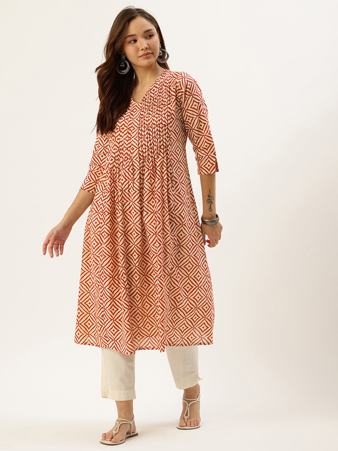 Beige & Red Geometric Printed Kurta, Geometric Print, V-neck kurta, printed kurta
