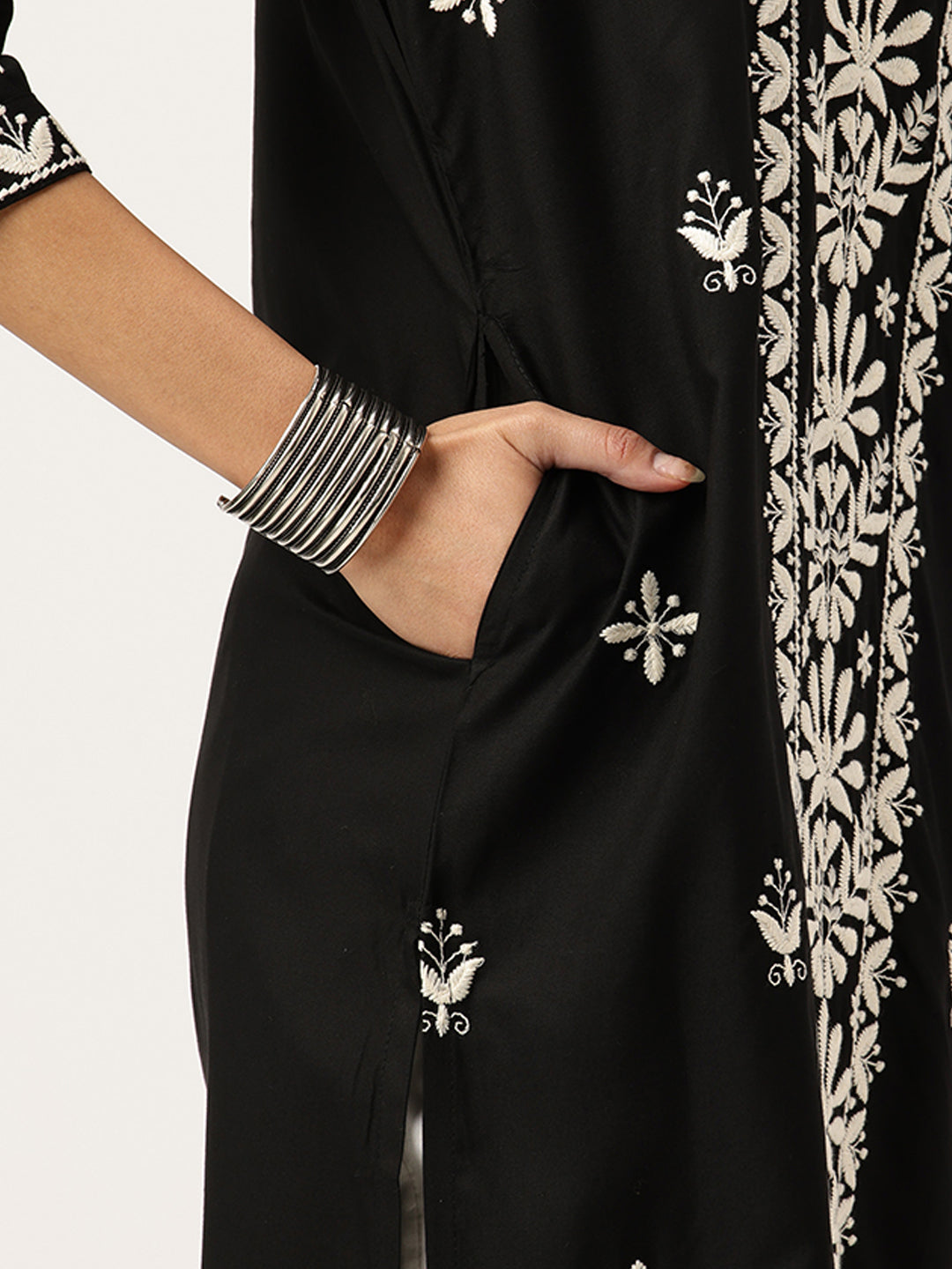 Black Floral Embroidered Kurta
