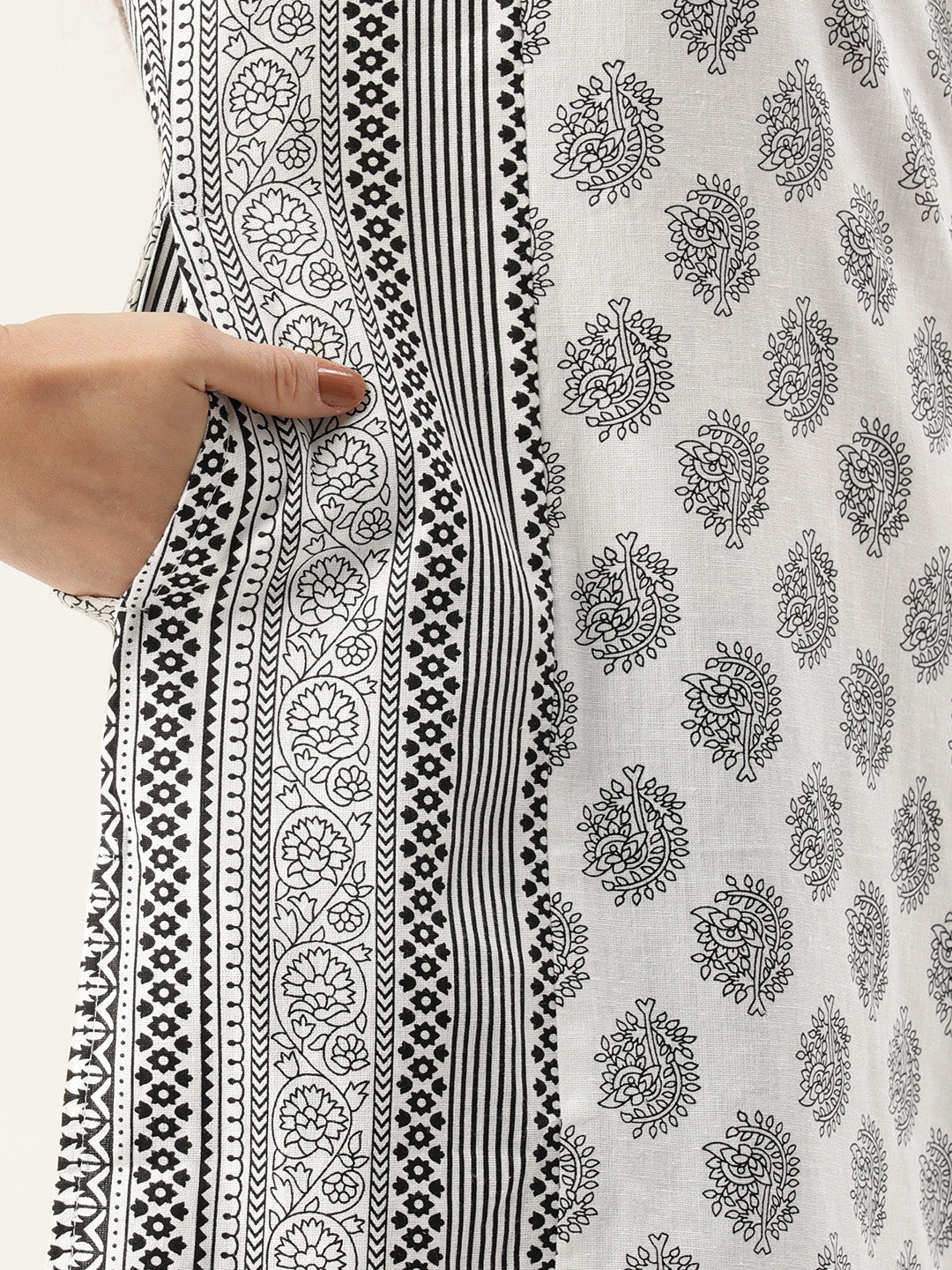 White Ethnic Motifs Printed Straight Kurta