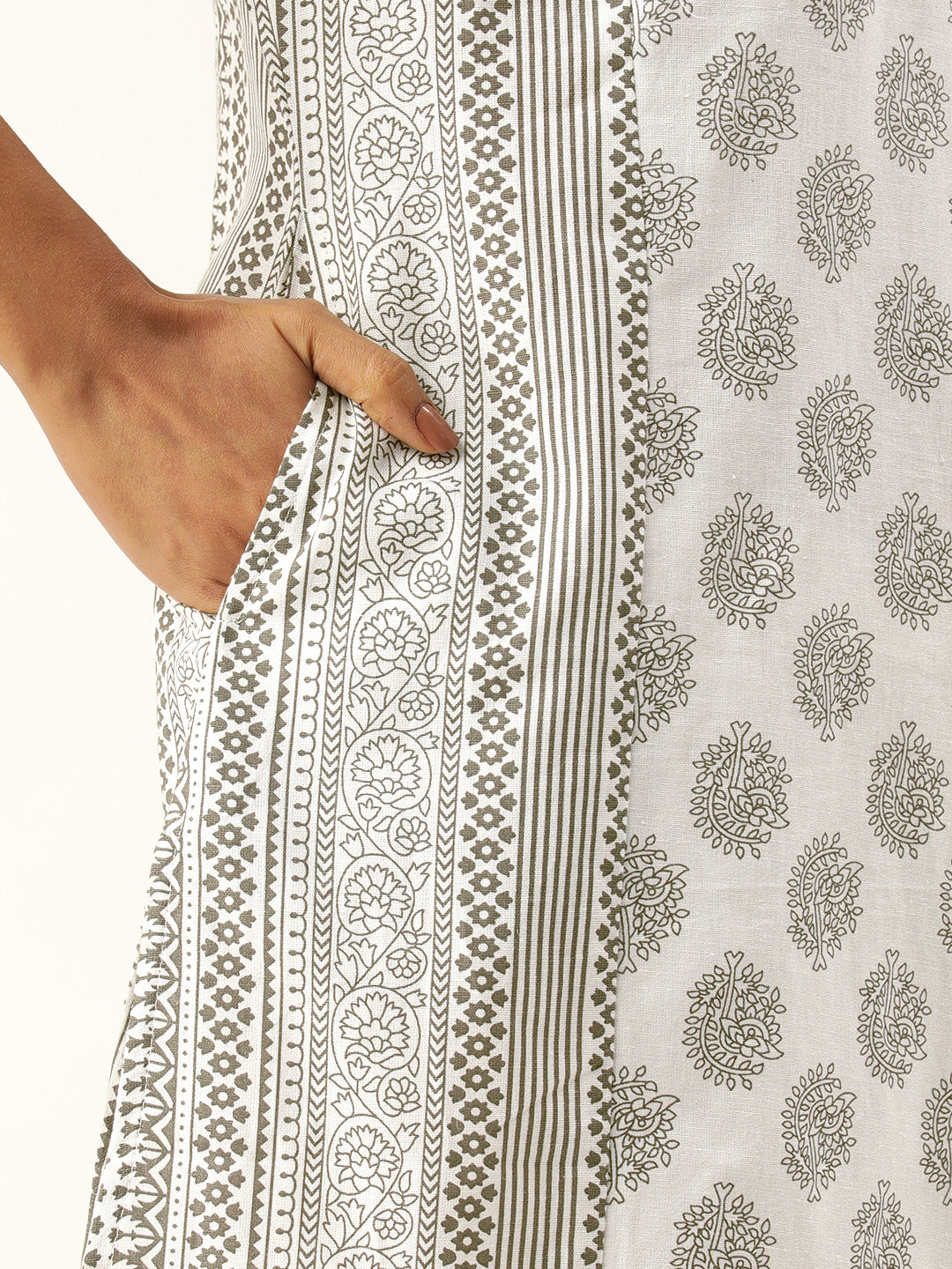 White Ethnic Motifs Printed Straight Kurta