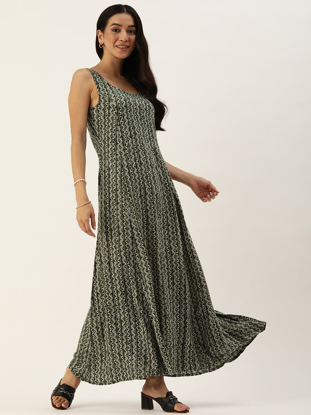 Green Ethnic Motifs Printed Maxi Dress