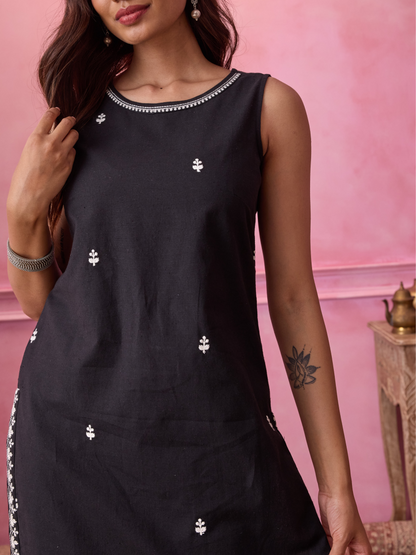 Black Ethnic Motifs Embroidered Thread Work Kurta