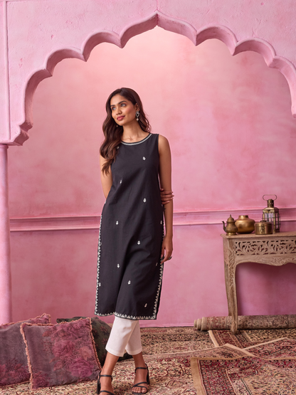Black Ethnic Motifs Embroidered Thread Work Kurta