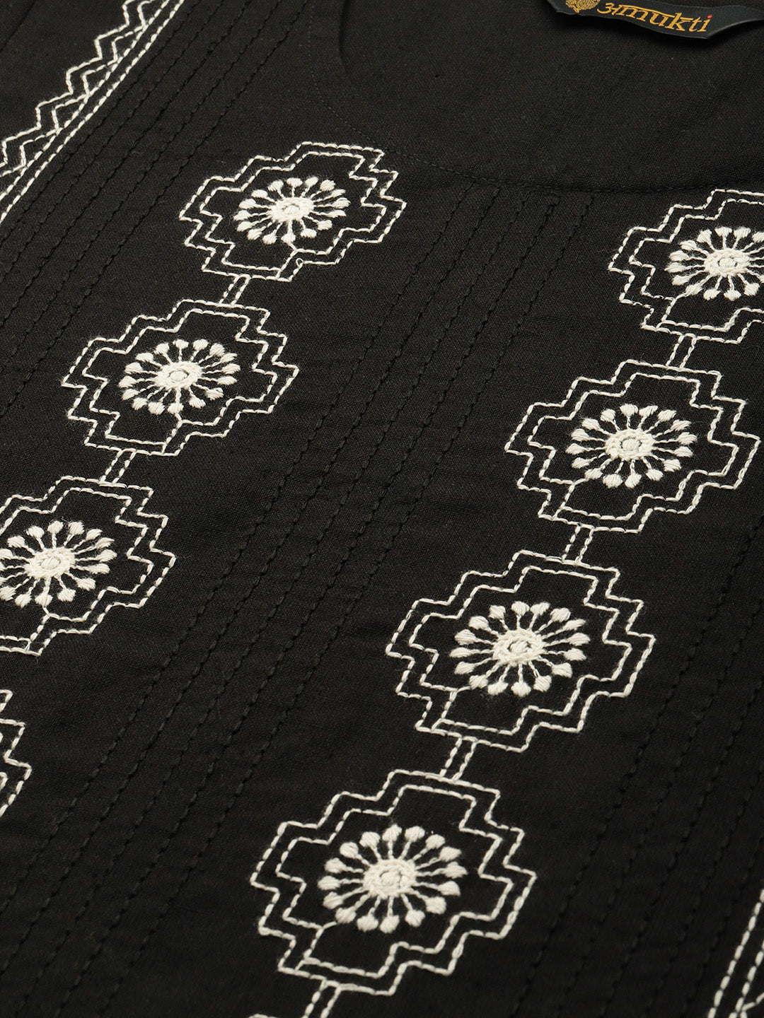 Black Geometric Embroidered Panelled Thread Work Kurta