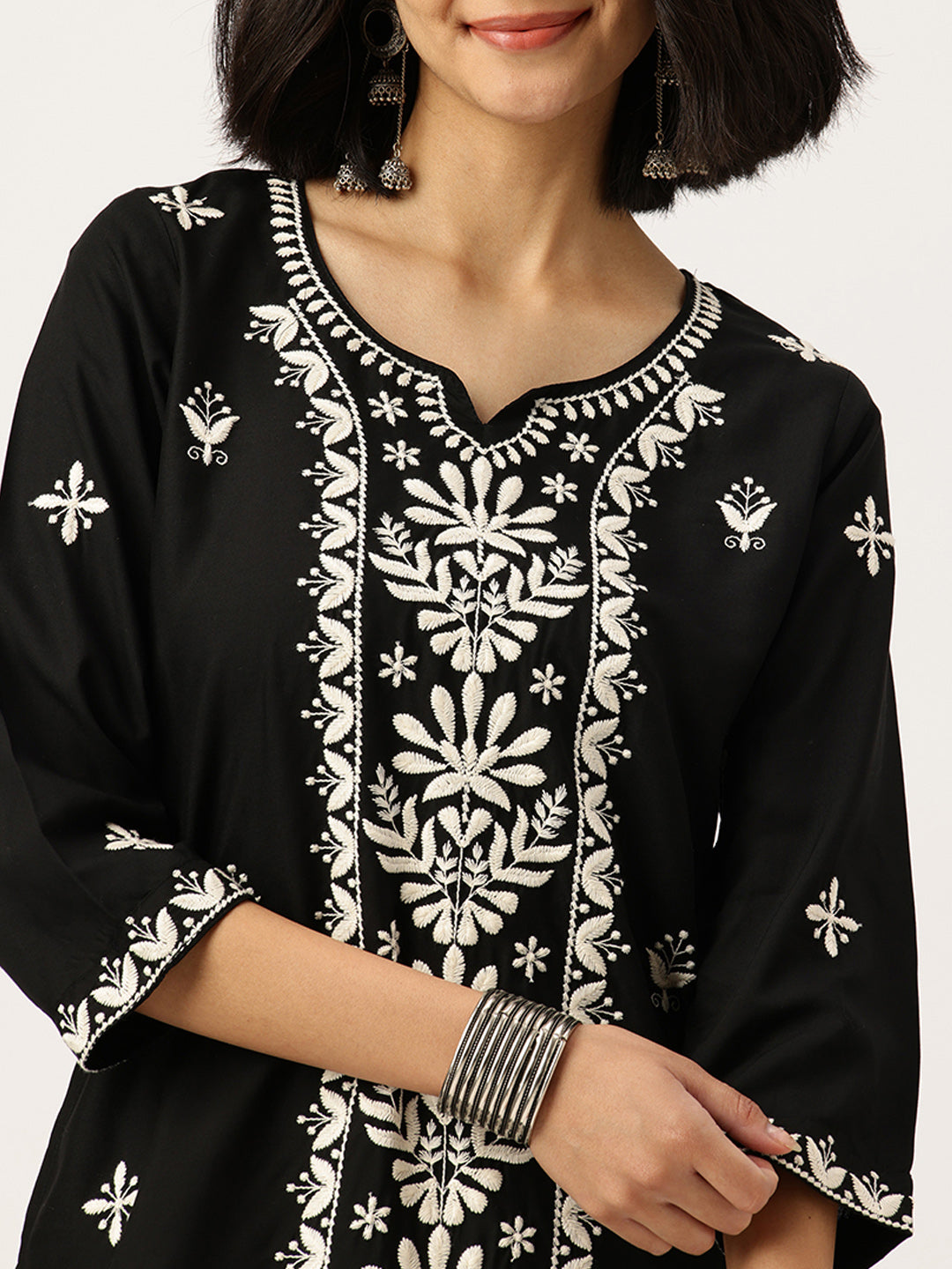 Black Floral Embroidered Kurta