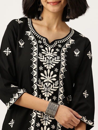 Black Floral Embroidered Kurta