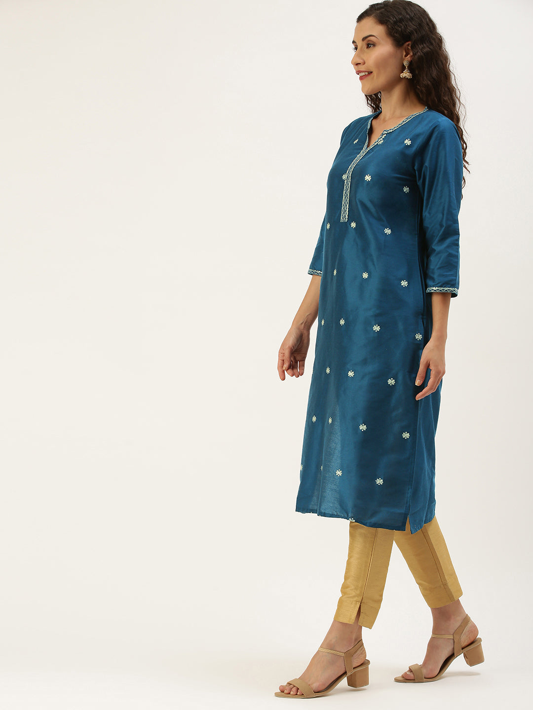 Blue Ethnic Motifs Embroidered Thread Work Kurta